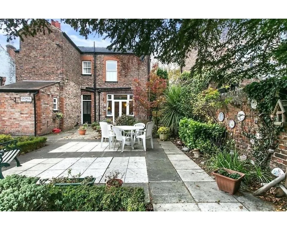 Emerald Residence York Guest house